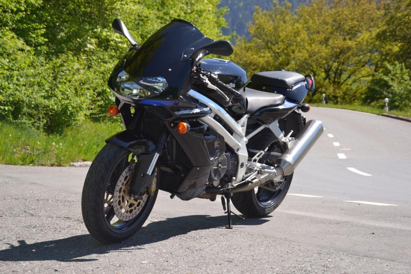 Klicke auf die Grafik für eine vergrößerte Ansicht  Name: APRILIA-SL-1000-Falco.jpg Ansichten: 0 Größe: 193,8 KB ID: 1593