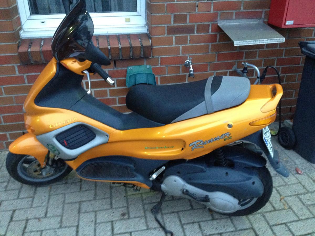 Klicke auf die Grafik für eine vergrößerte Ansicht  Name: Gilera Runner 125.jpg Ansichten: 0 Größe: 151,2 KB ID: 1598
