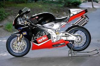 Klicke auf die Grafik für eine vergrößerte Ansicht  Name: APRILIA-RSV-Mille-R-9754_1.jpg Ansichten: 0 Größe: 214,4 KB ID: 3020